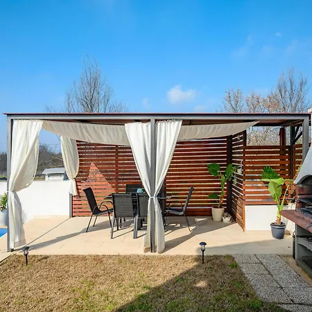 Beautiful With Parking Space شقة بوريتش